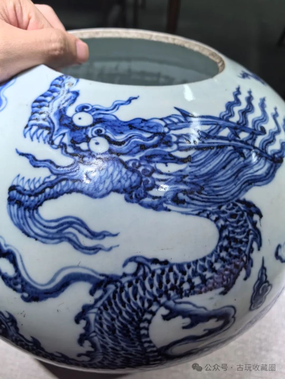 一件残缺青花云龙纹天球瓶为什么能拍卖710万？-腾讯新闻