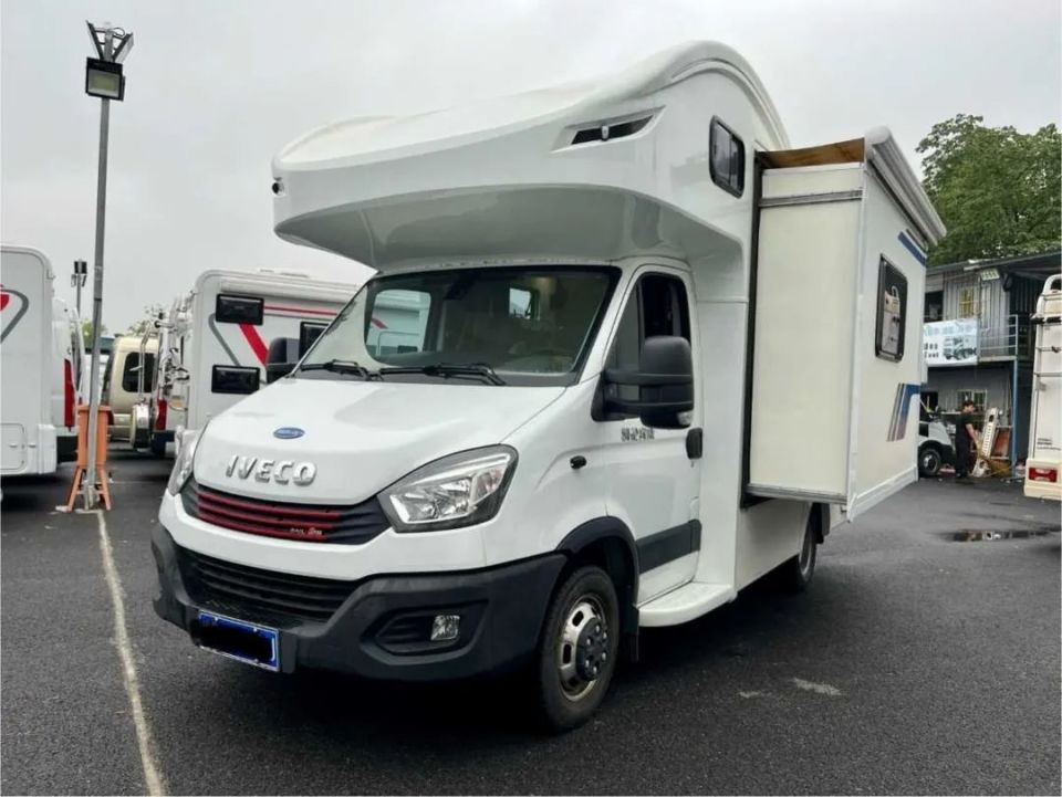 20年1月宇通c330双拓展房车