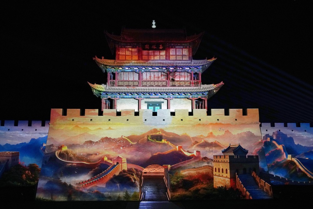 甘肃嘉峪关开启"夜游"模式