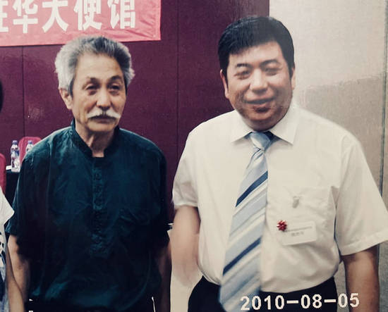 孙菊生携家人与赵光文家人一起写生合影留念中国篆刻