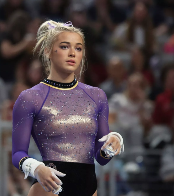 21岁美国体操运动员受粉丝困扰无法正常上学安全总比后悔好