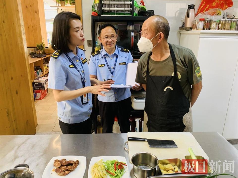 夏季大排档吃虾怕不安全？湖北市场监管局放大招！查