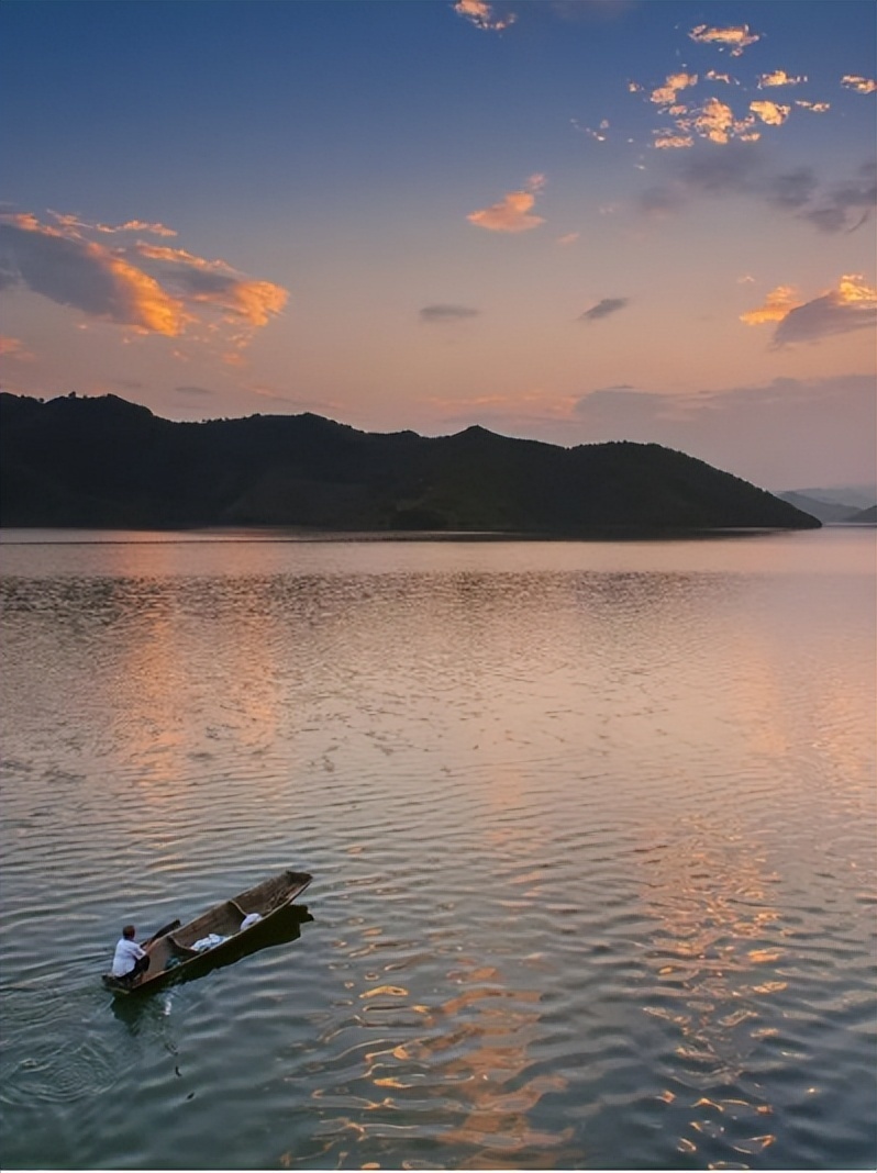 邂逅秋日贵州发现黔西南丨打卡万峰湖山水画卷湖光潋滟