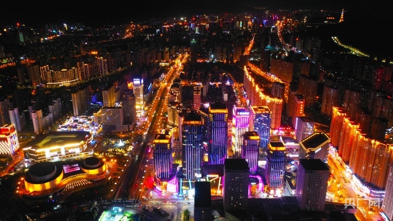 西宁夜景(央广网记者  张海东  摄)