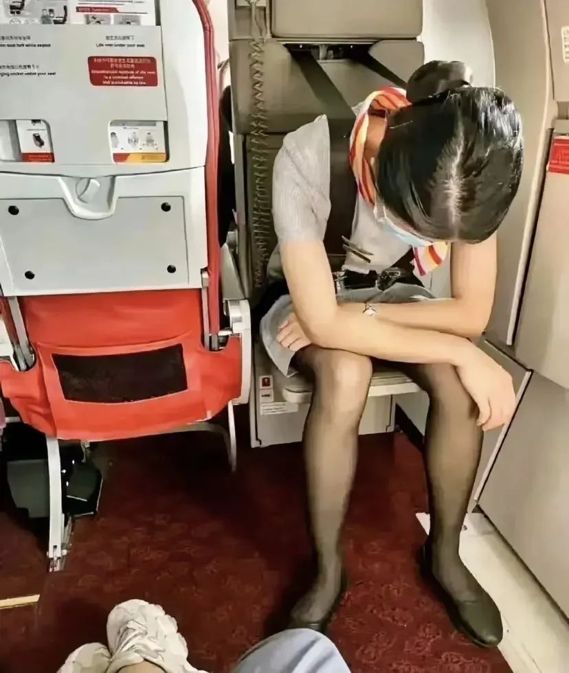 空姐现状：行业越来越乱，收入越来越低-腾讯新闻