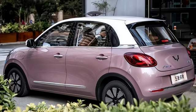 3月上市,五菱版"甲壳虫"来了,配双联屏,预计6.69万,对标海鸥_腾讯新闻