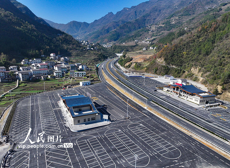 重慶陝渝首條直連高速公路巫鎮高速正式建成通車