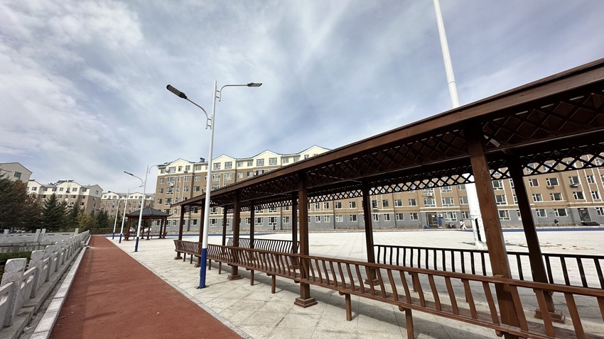 敦化市黄泥河镇两座民生广场建成投用 解锁群众休闲健身“新空间”