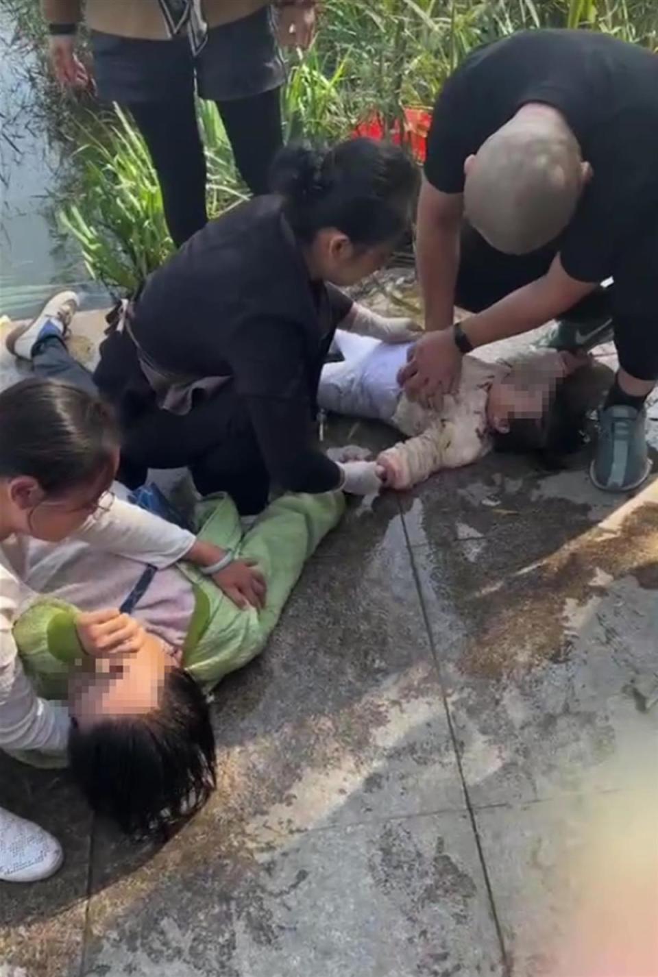 淄博文昌湖一对母女溺水,湖边餐馆全员出动救人,女童接受心肺复苏术后