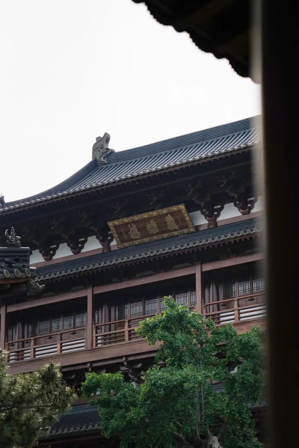 近年来,随着寺院的重兴工程,径山寺藏经楼重建,现代图书馆的文化建设