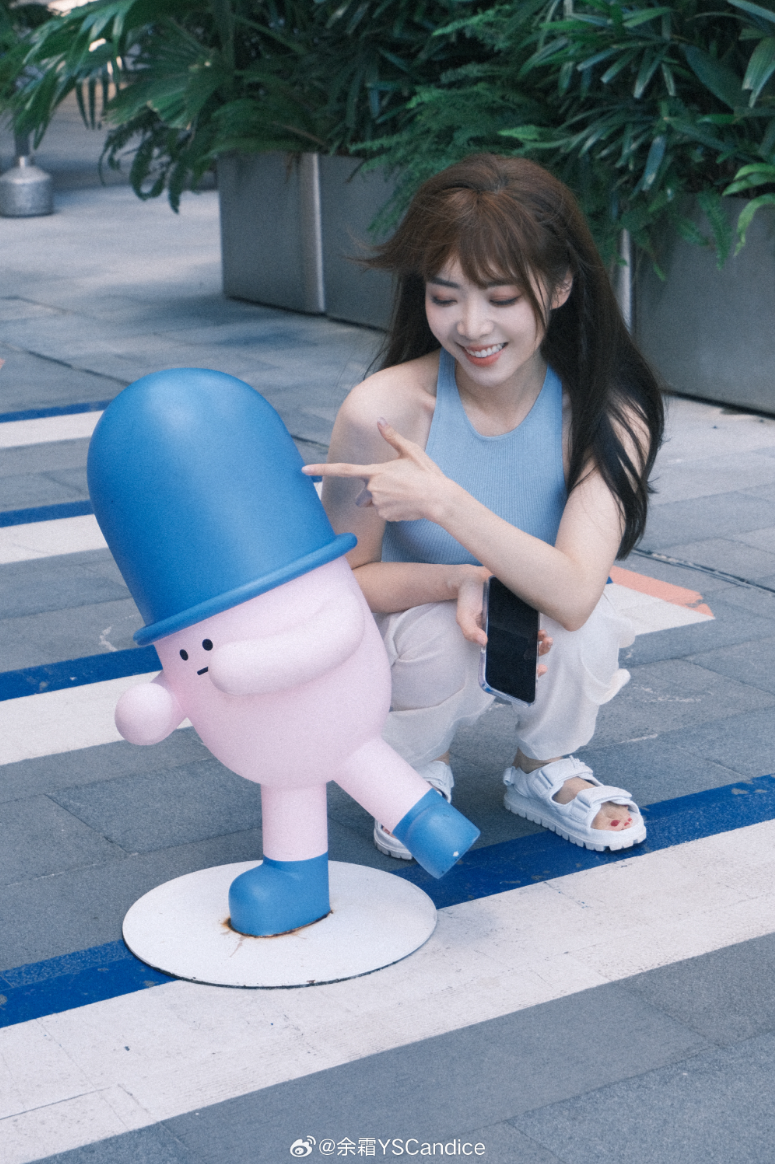 lpl老婆余霜长发造型温柔与贤淑