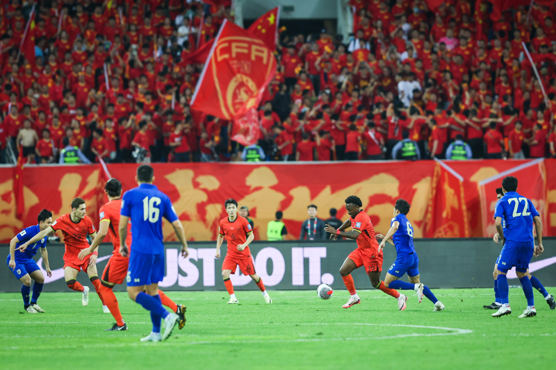 快评:国足主场被泰国逼平,主帅伊万科维奇接连犯错,让人怀念前任