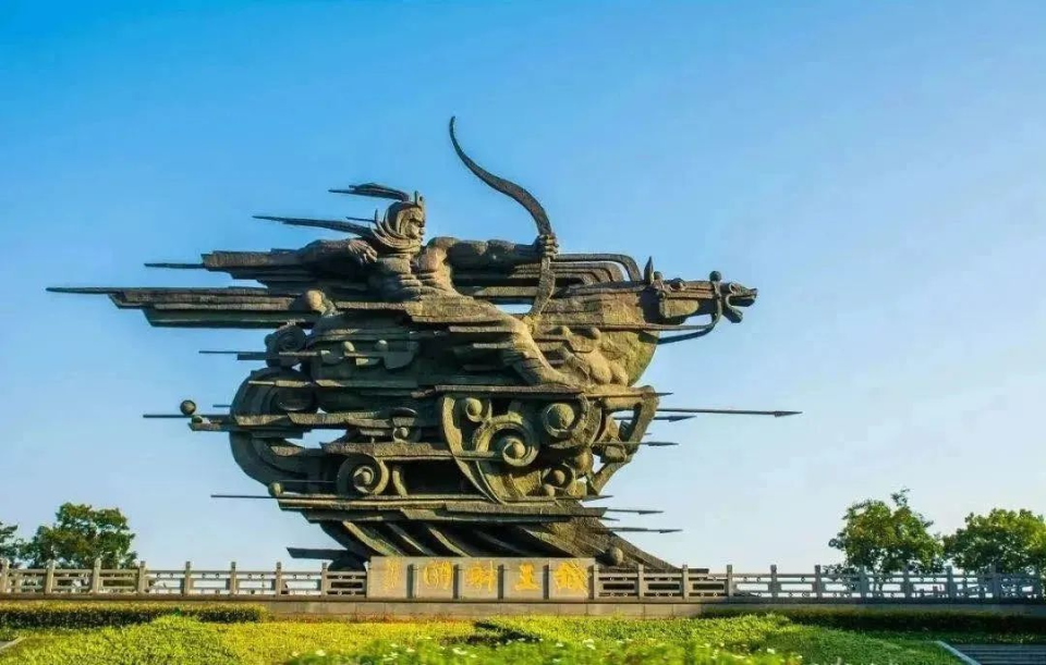 "钱塘江捍海塘,是我国古代三大人工建设工程之一,其影响仅次于长城和
