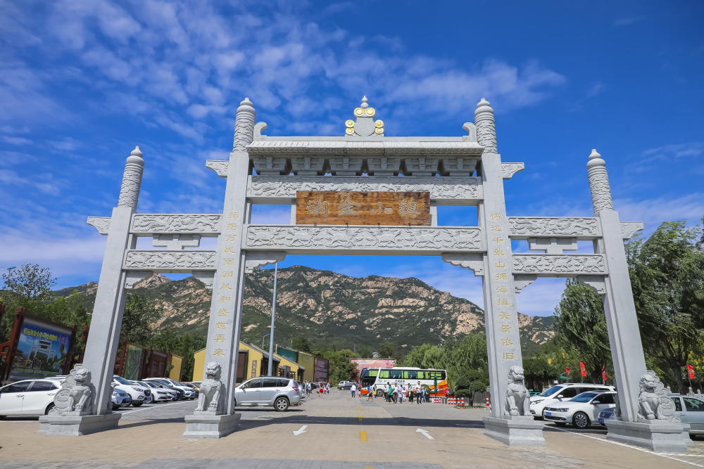 敬请全市各级劳模,所有援招抗疫先锋们免费畅游淘金小镇,黄金博物馆