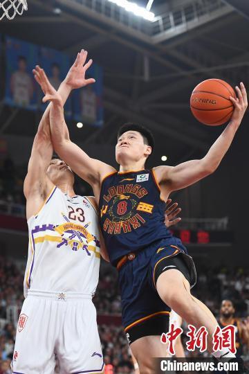 中新网记者 武俊杰摄4月6日,在山西太原进行的2023-2024赛季中国男子