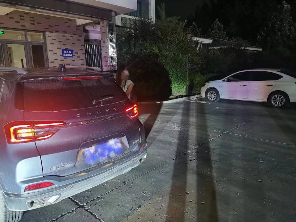 淄博:司机低血糖靠边停车求助 高速交警送食物帮其解困