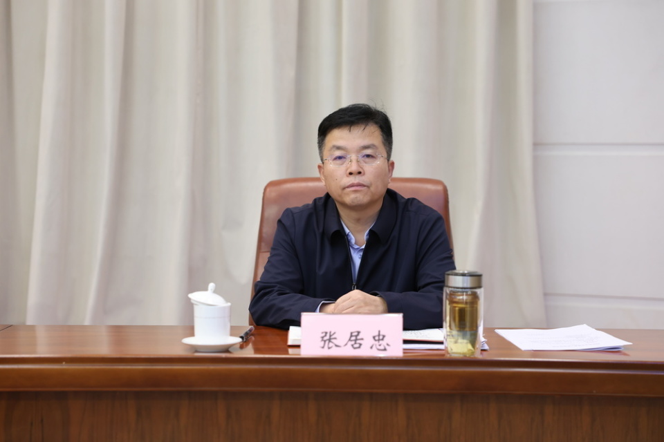 在济南市龙奥大厦召开,济南市体育局党组书记董怀敏出席会议并讲话