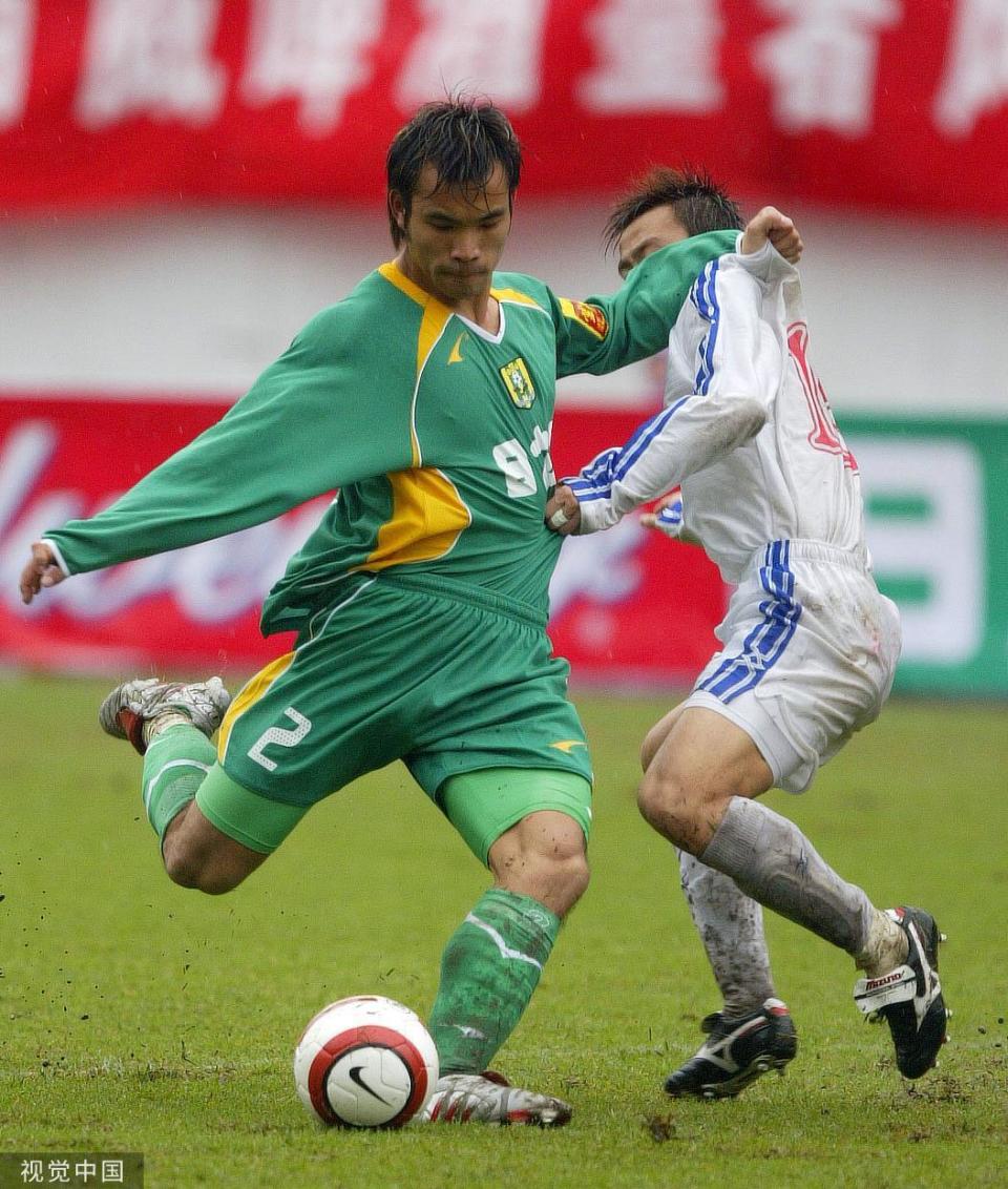 在广州市政府的关心下,2004年5月,广州日之泉足球俱乐部负责人飞赴