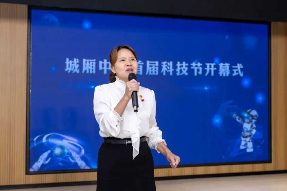 "城厢中学校长谢丽彬介绍,该校将充分发挥好创新工作室的作用,通过