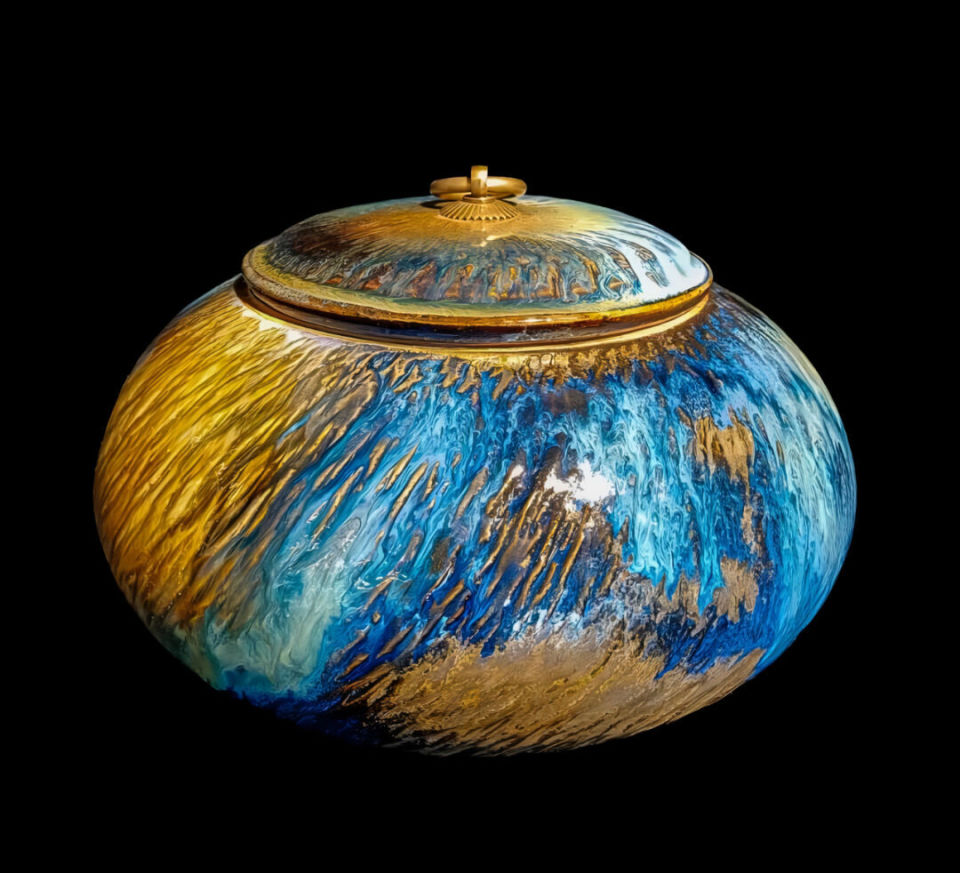 在广东岭南工艺美术馆看杨英才的五彩釉_腾讯新闻