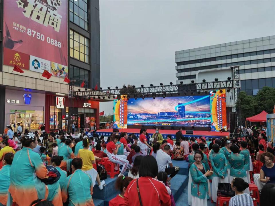 武汉光谷社区文化节佛祖岭专场演出热闹迎双节