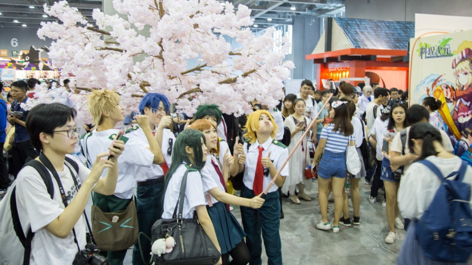 首先,日本作为动漫大国,他们的动漫作品尺度也是非常大的,因为他们