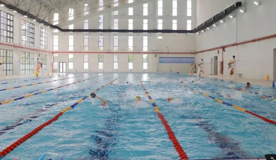 金山这所大学的游泳馆要开放了,据说是室内恒温的!(附免费体验福利)