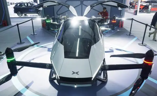 中企创全球第1陆地航母小鹏全新飞行汽车曝光c本能开飞机