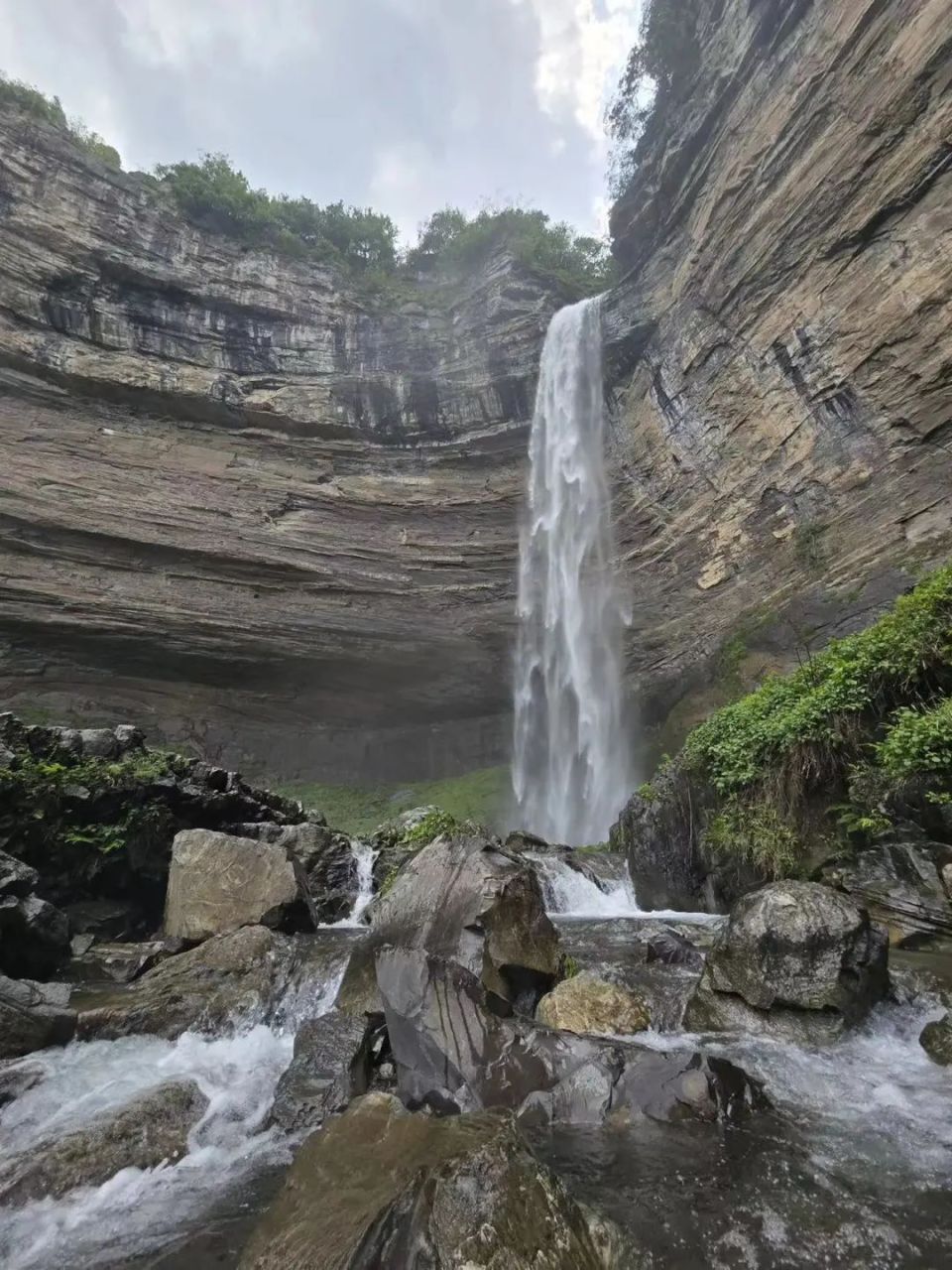 响水岩瀑布简介图片