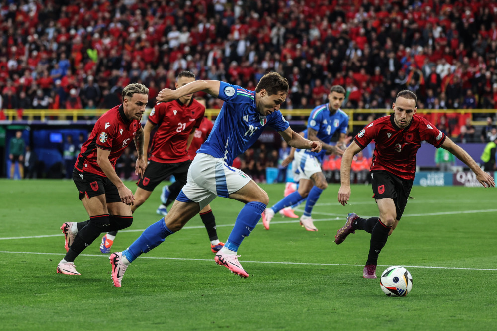 足球——欧锦赛:意大利胜阿尔巴尼亚