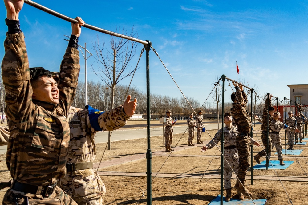 燃武警特战尖兵极限对抗