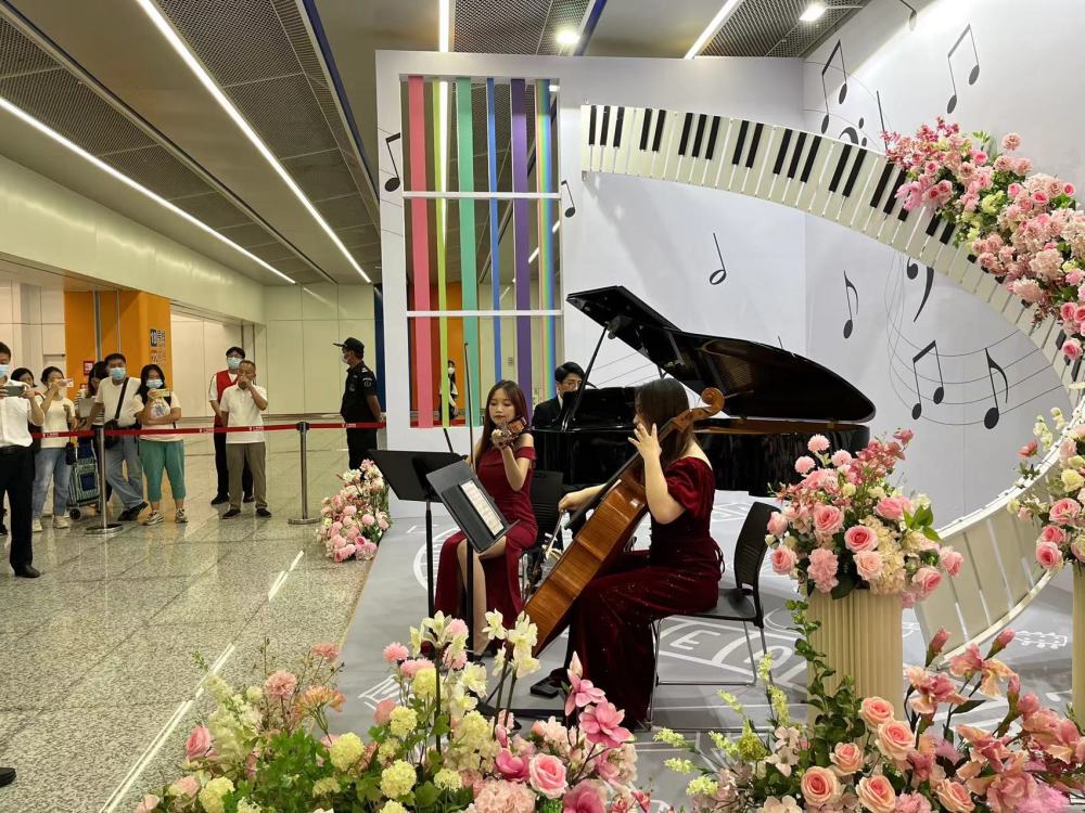 番禺广场地铁站增设共享钢琴逢周五六等你来露一手