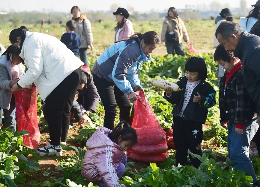 河南洛阳:爱心助农 双向暖心