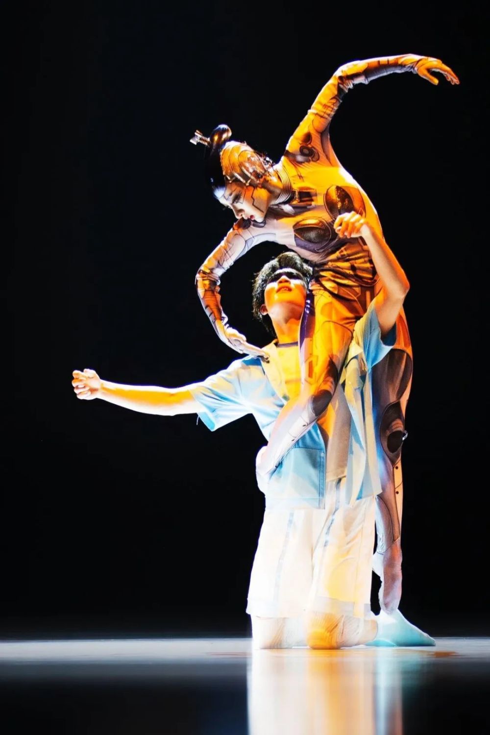 于平当代舞剧深ai你在冰冷的技术中安放一颗有温度的心