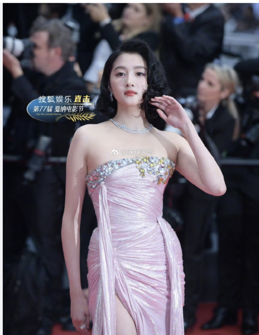 这一夜:张天爱的「腰臀比」好假,唐嫣吸睛,谁和费翔站都尴尬啊