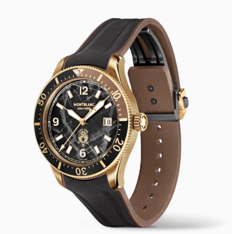 当钟表与奇迹上的新作遇上新材质腕间时计焕发鲜明个性