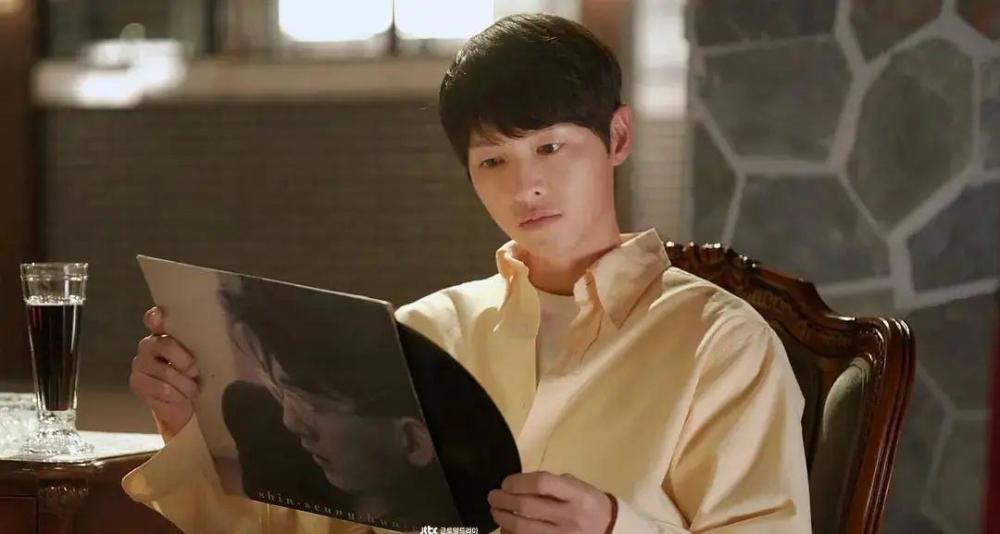 宋仲基亮相戛纳电影节,身材发福脸蛋浮肿,被网友吐槽太油腻_腾讯新闻