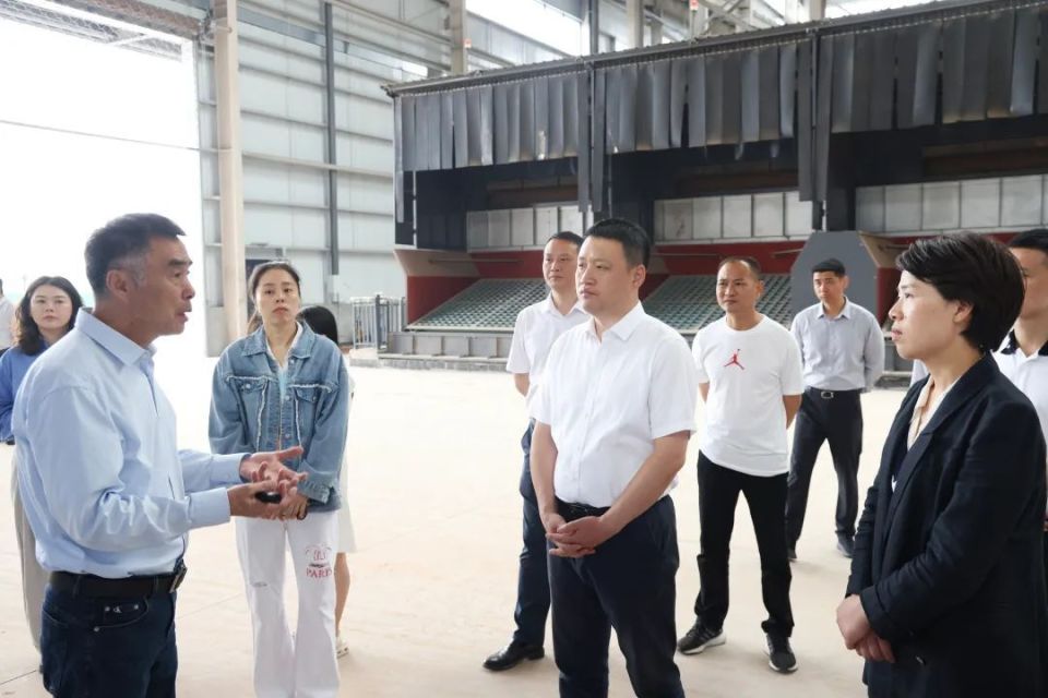 区领导胡余仙,吕良勇,胡广辉,包纯正参加.