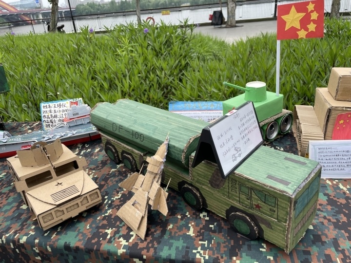 一按就能发射的大炮是用废纸板做的?金华这群小学生好硬核_腾讯新闻