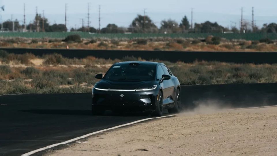 0打破兰博基尼urus赛道单圈纪录 向世界冠军车手justin bell交车_腾讯