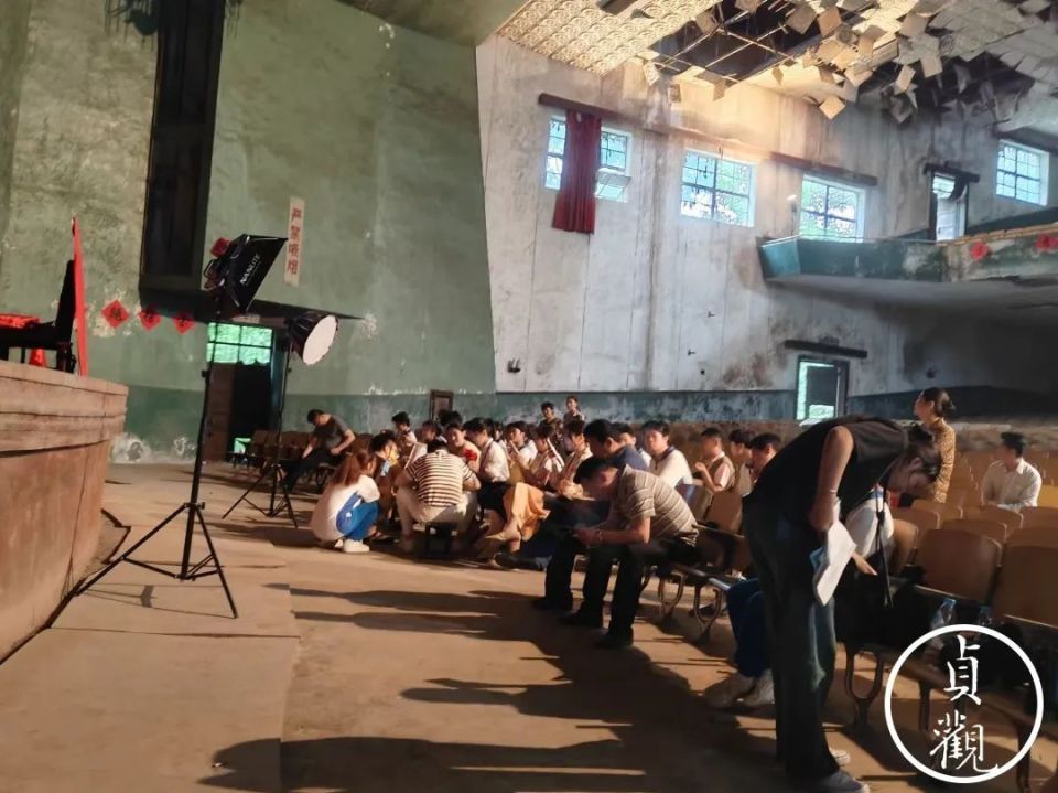 我在西安霸总短剧剧组里当群演:半年十几部,只说过一句台词