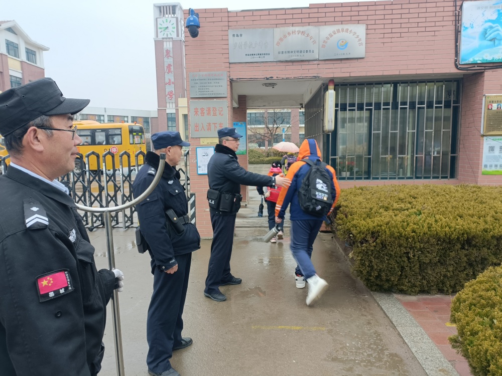 青岛市公安局海岸警察支队皋虞派出所多措并举筑牢护校屏障守护校园