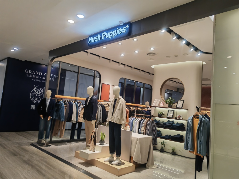 暇步士"白菜价"大促,母公司此前称将保持其"中高端定位"_腾讯新闻