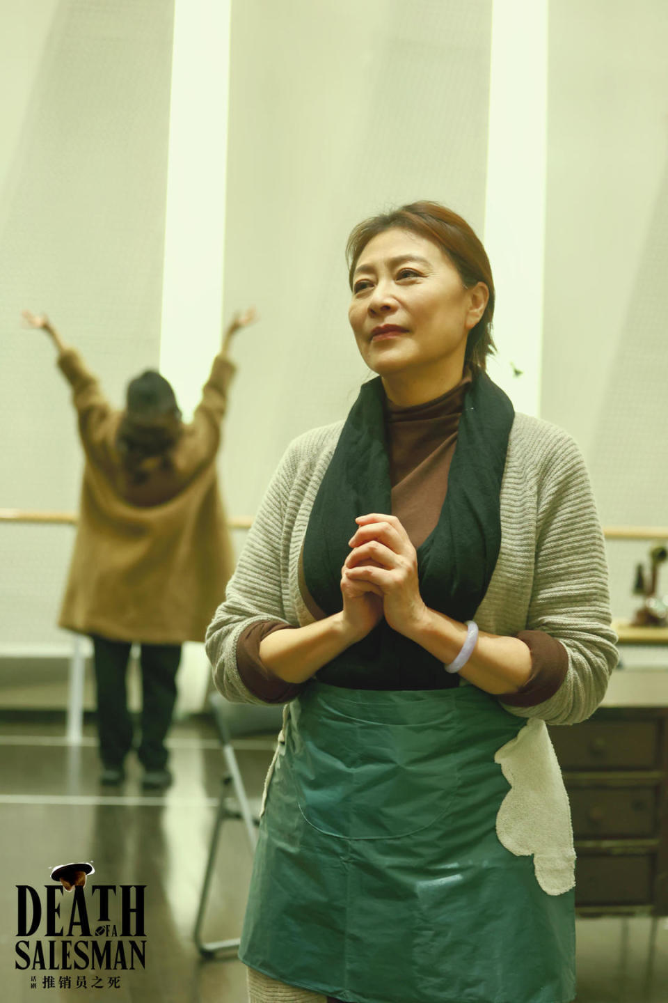 回成都出演首部话剧《推销员之死》 岳红:舞台是心里