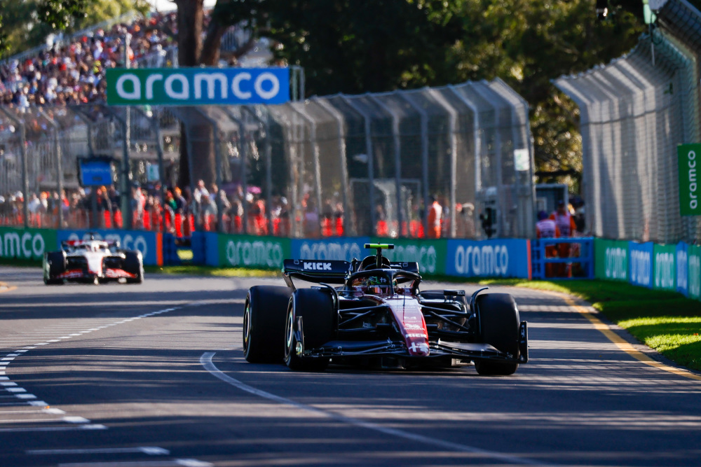 F1澳大利亚大奖赛：维斯塔潘夺冠 周冠宇新赛季首拿积分 腾讯新闻