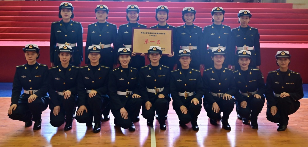 海军士官学校某学员队:像海燕一样展翅飞翔