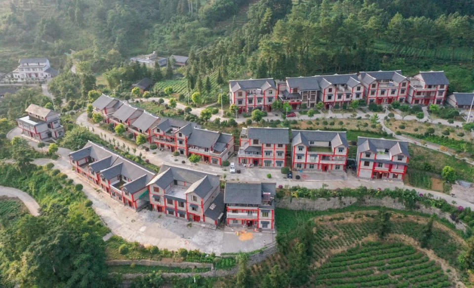 春风山庄 图据大美筠连"不仅大门被吹毁,山庄的好几扇玻璃窗也被吹