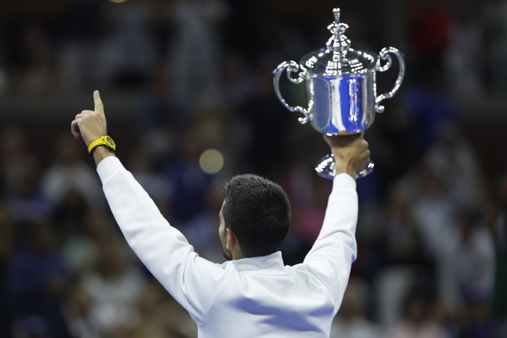 网球美网焦科维奇获得男单冠军2