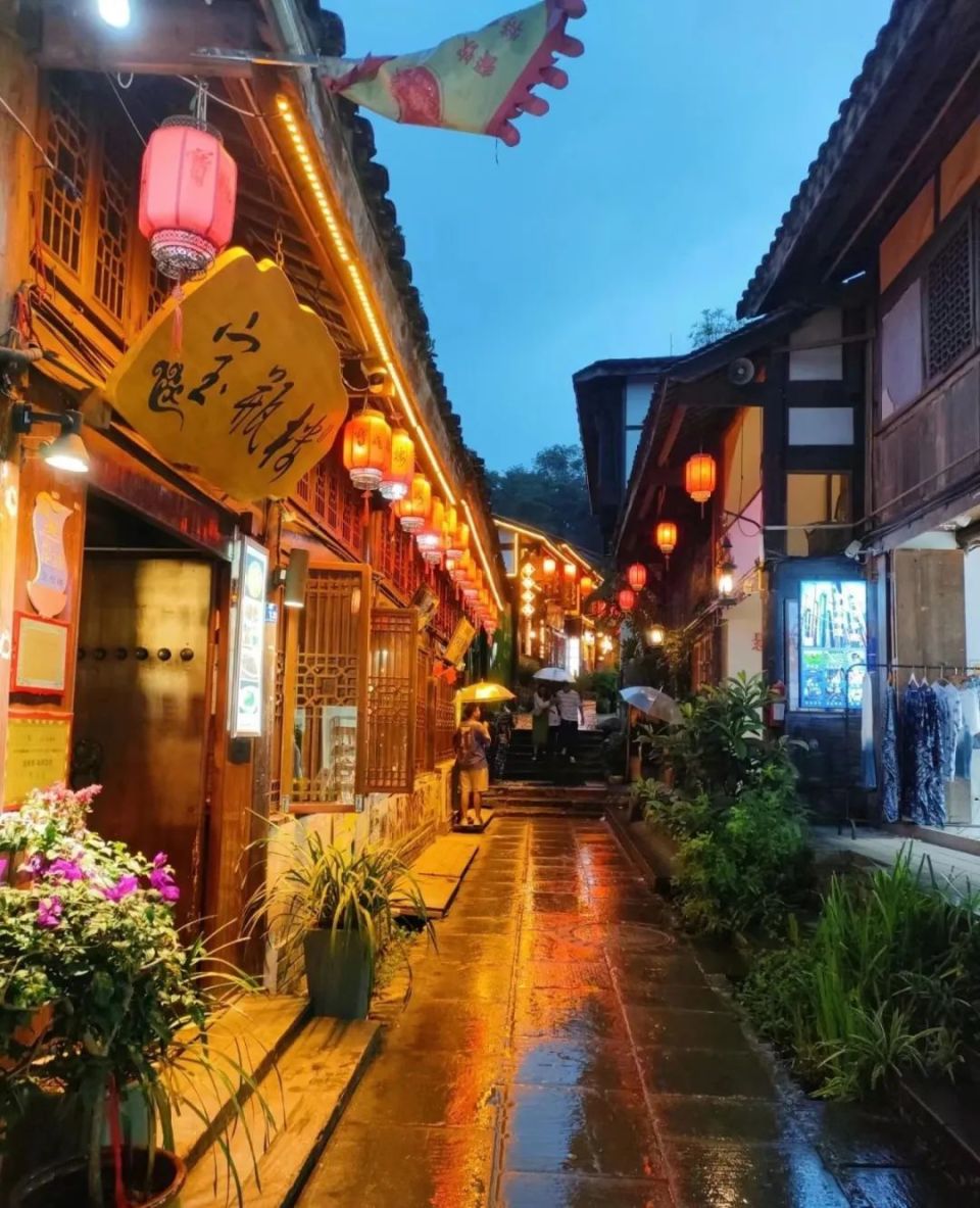 夜游灌县古城,品味夜空下的诗意与烟火