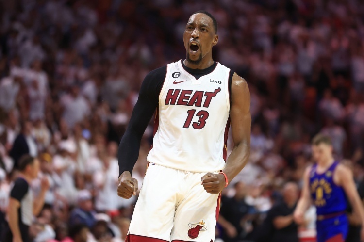 高效全面阿德巴约26分钟12中9砍21分12板9助2断1帽正负值29